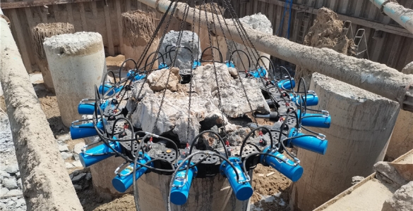         中鐵大橋局2.3米大樁，高效破拆       